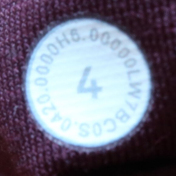 Align Short 8" size 4 in color Cassis - Picture 4 of 4